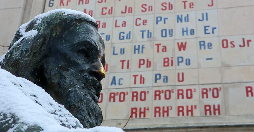 Периодической таблице официально дадут имя Менделеева