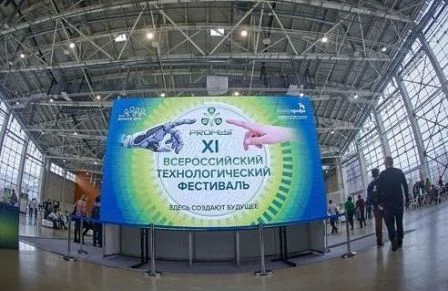 Умный стол, экодом и робот-охранник